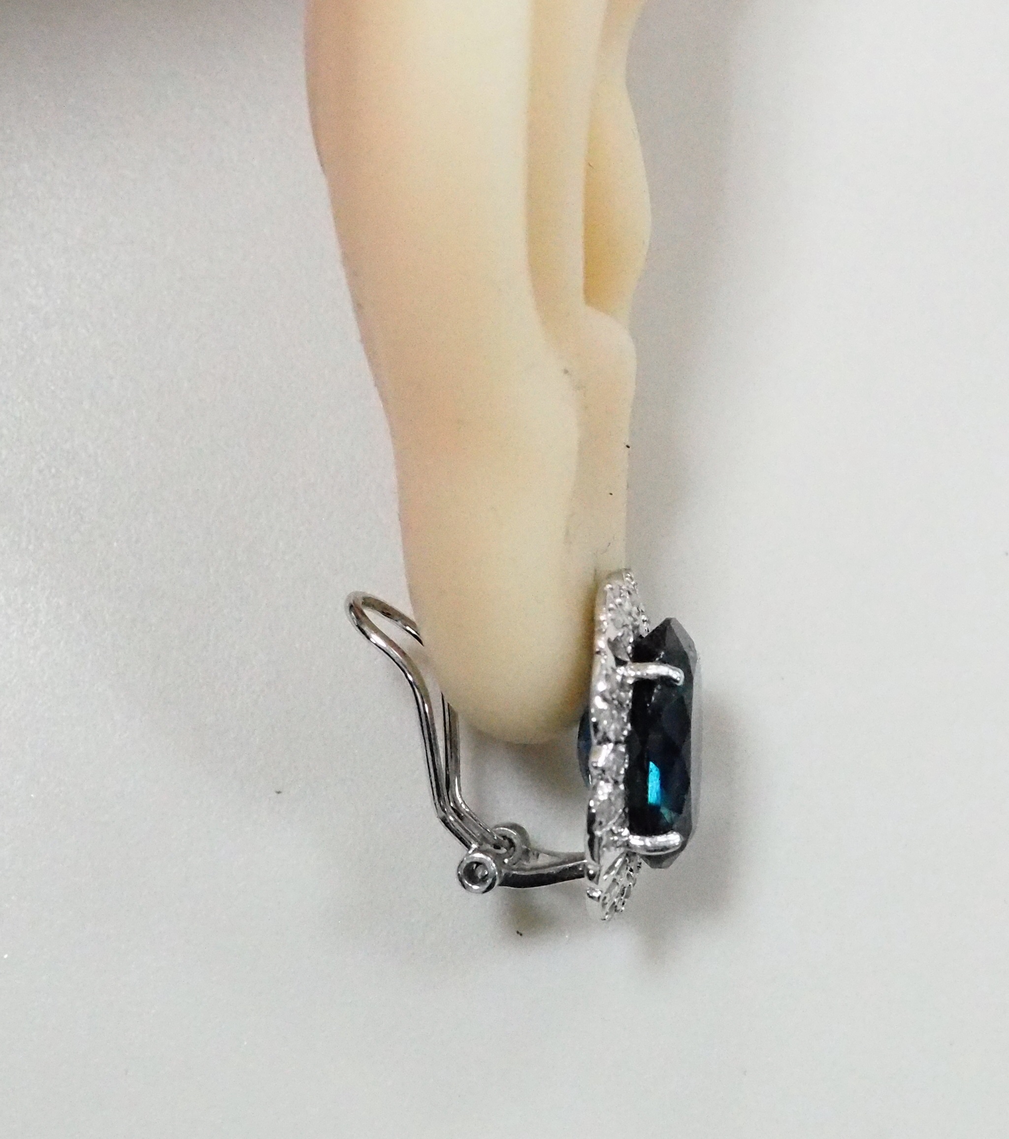 Серебряные серьги 925 пробы; вставки 2 Топаз Лондон 15,16ct; 70 Бр.Кр-17 0,41ct 3/5;